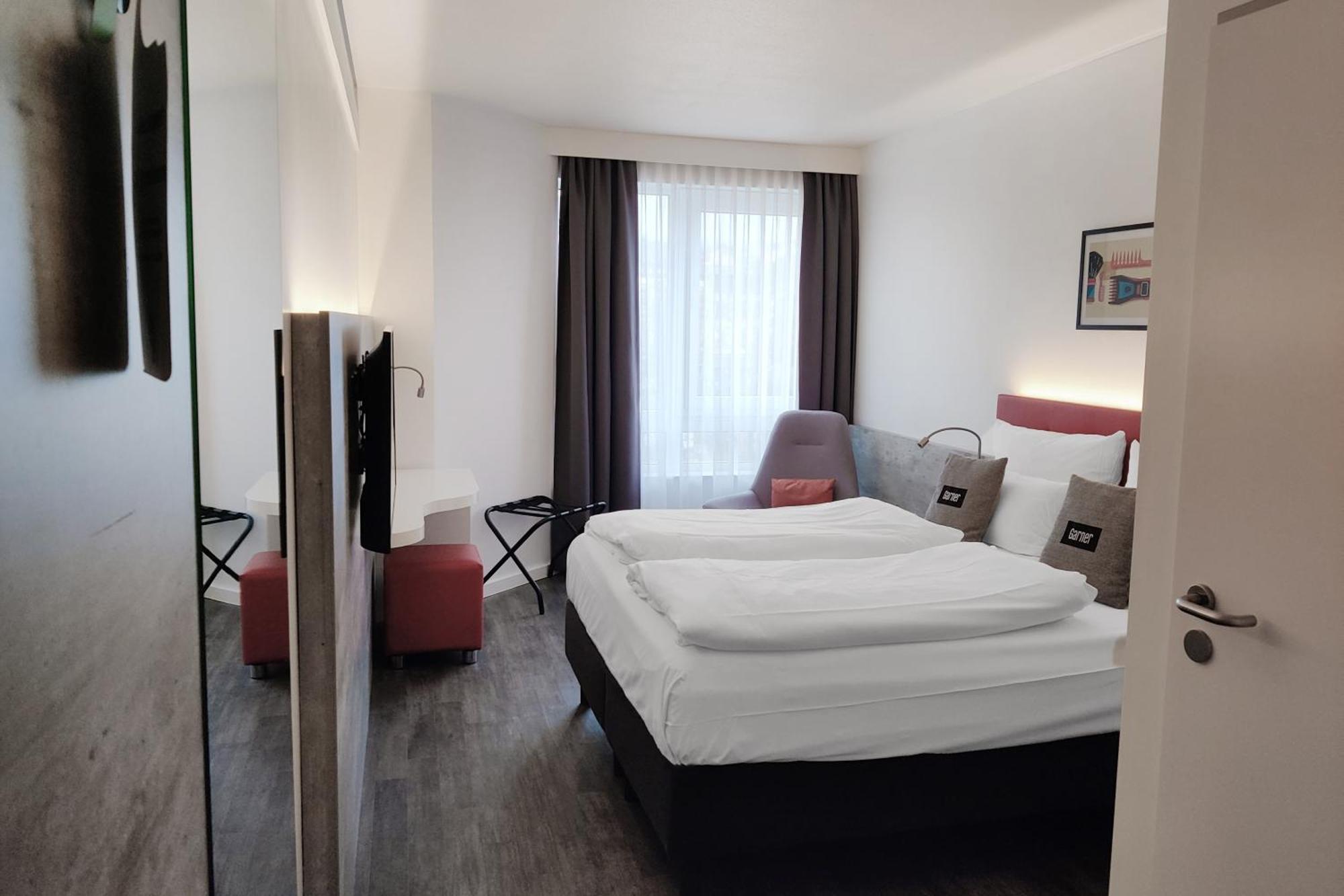 Standard Queen Room