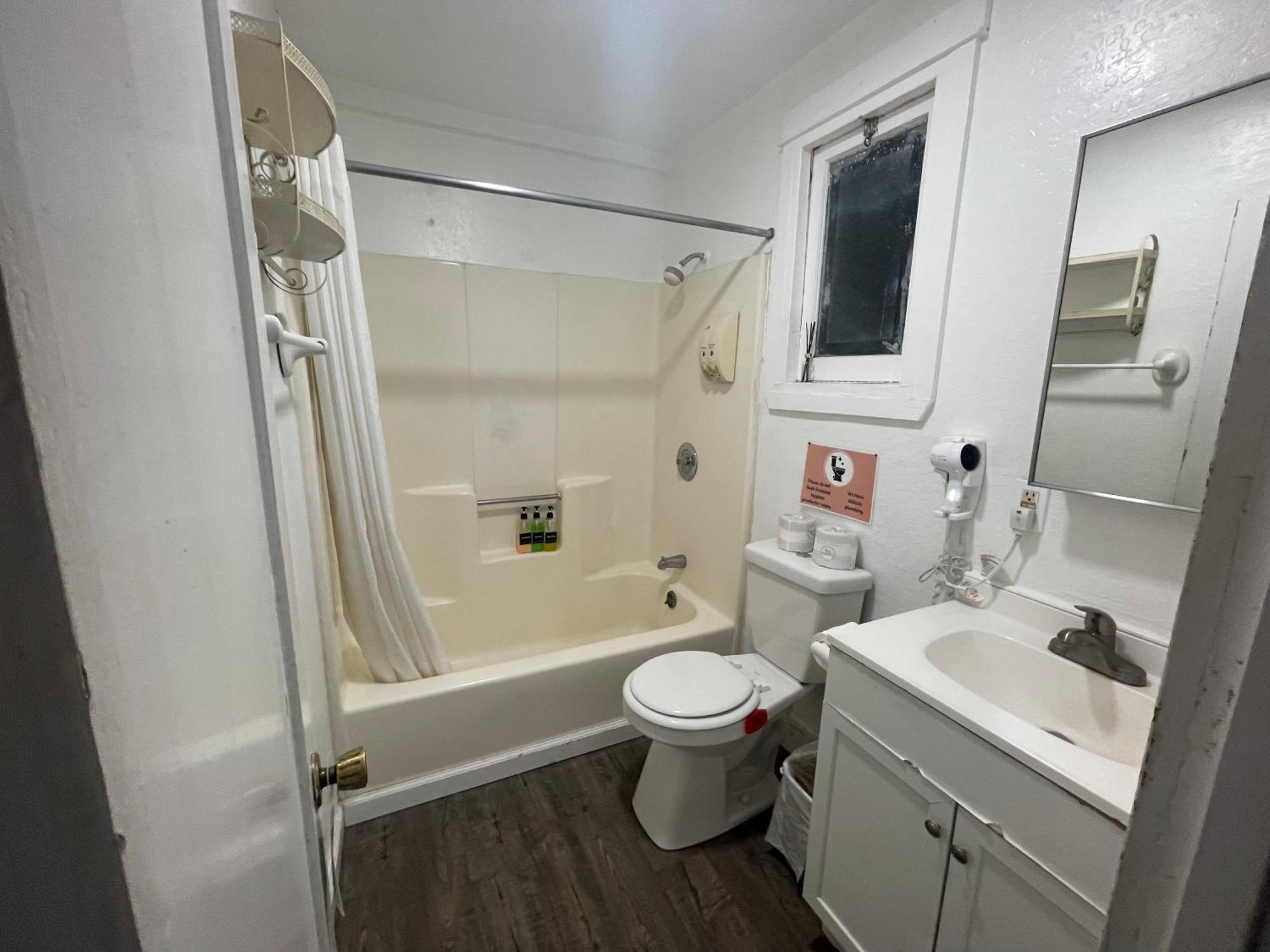 Basic Triple Room