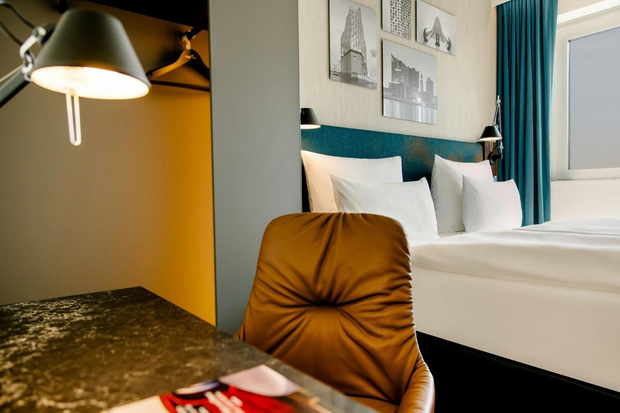 Room King Size bed