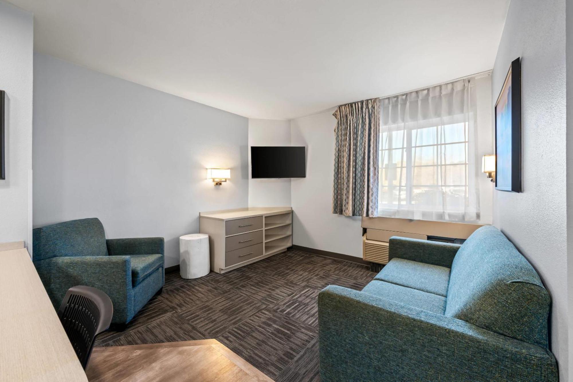Queen Suite with Sofa Bed - Non-Smoking