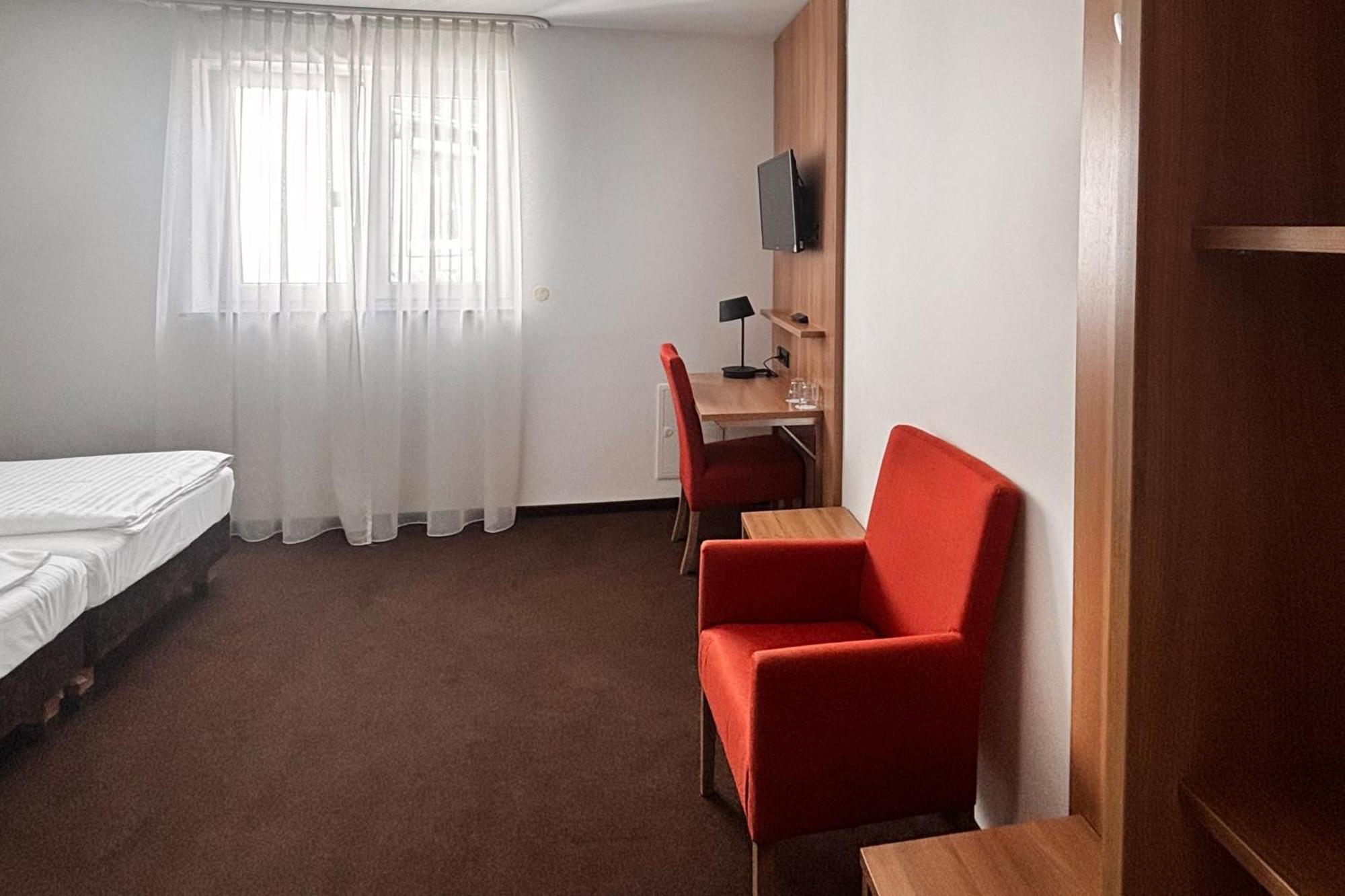 2 Single Standard 25sqm