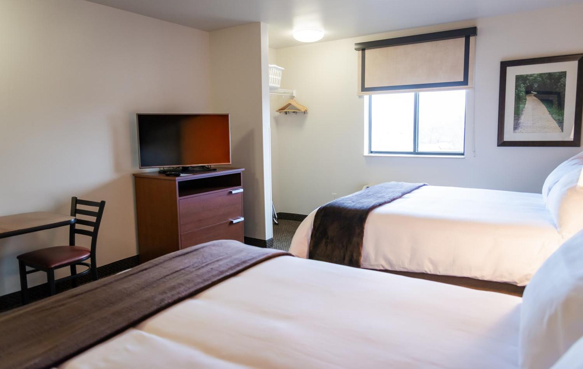 Queen Room Two Queen Beds Hearing Accessible