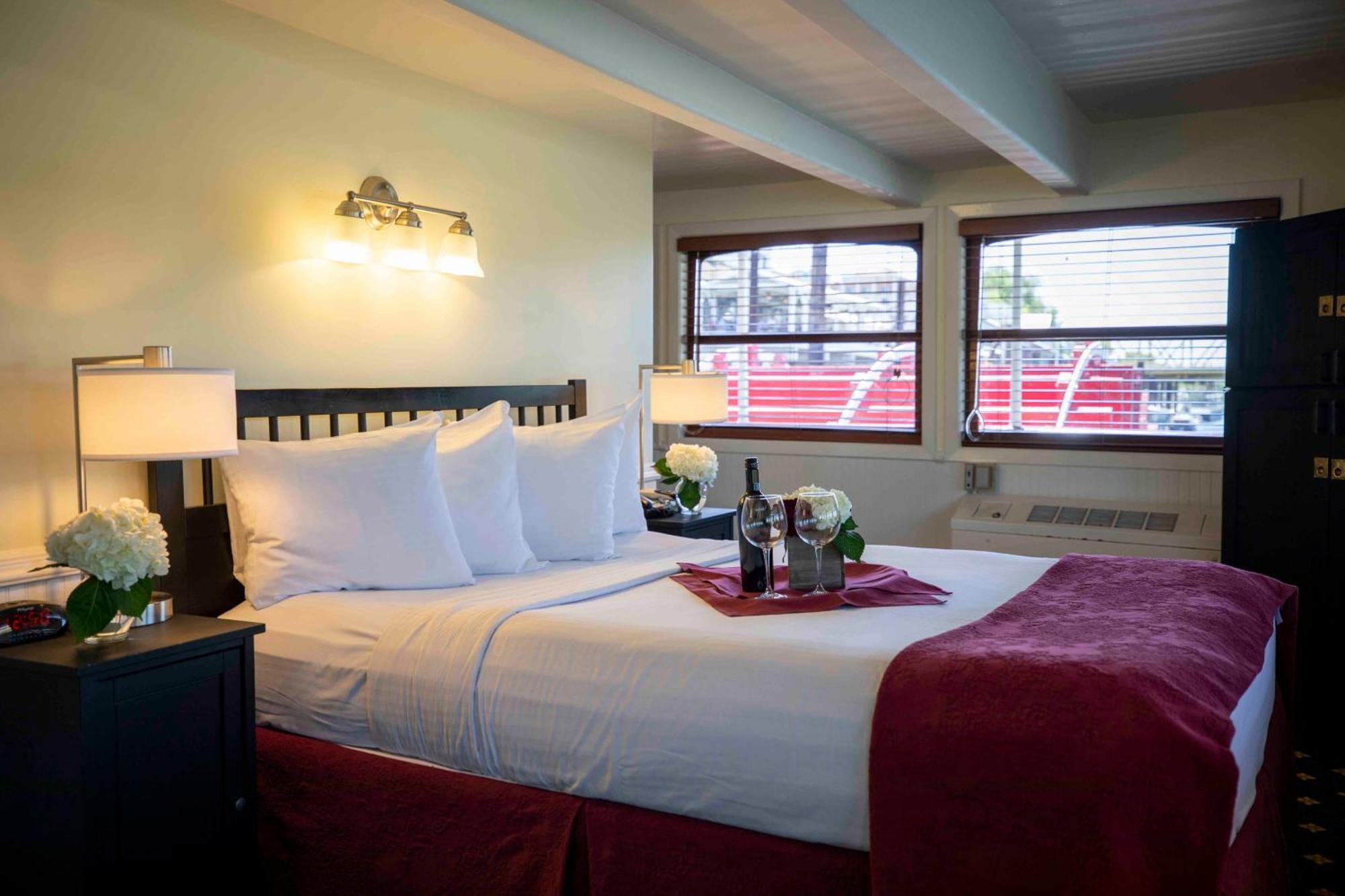 Deluxe Double Room with River View - Disability Access