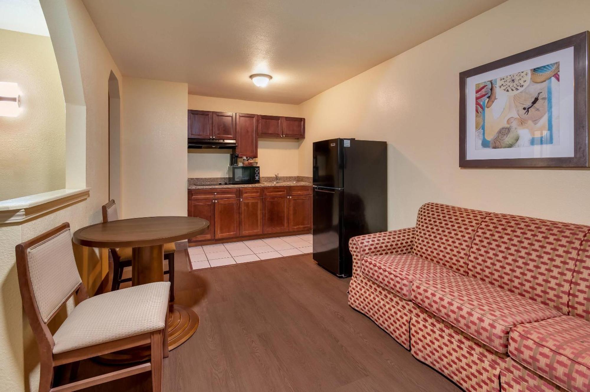 Efficiency King Suite with Sofa bed - Smoking