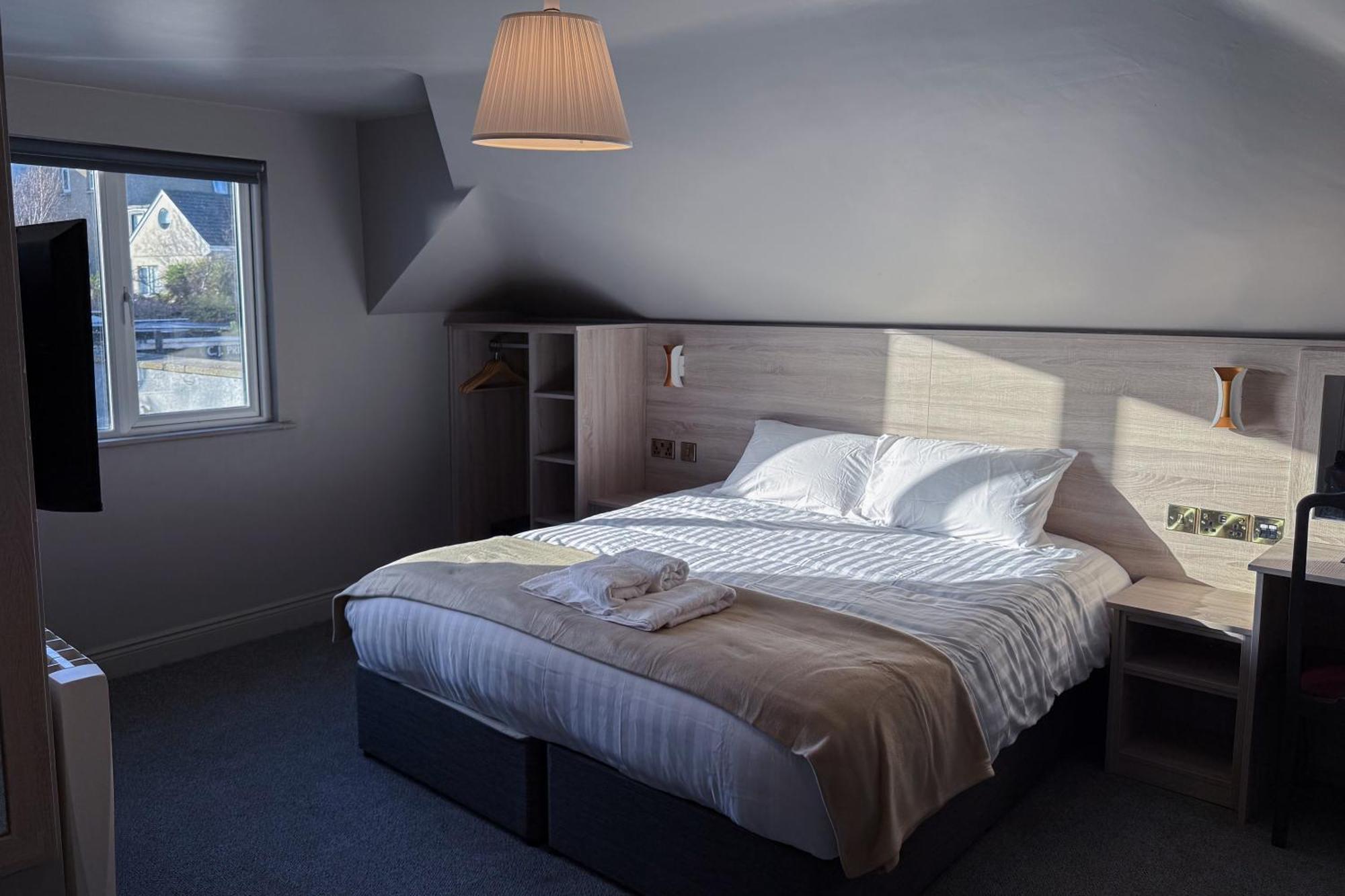 Double or Twin Room with Private Bathroom