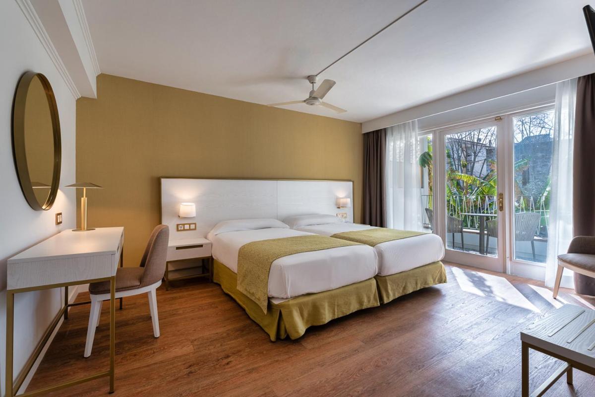 Standard Double or Twin Room Balcony