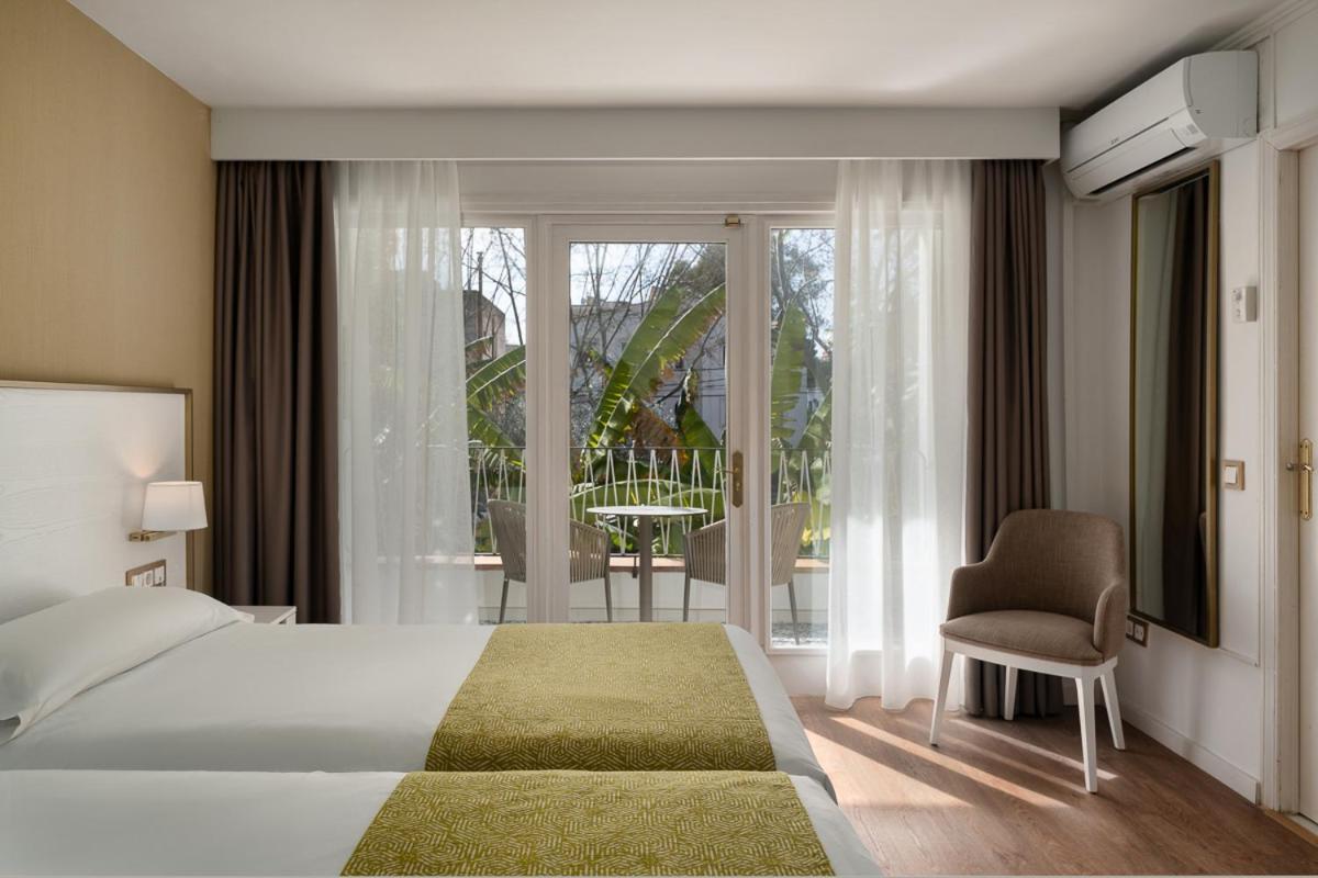 Standard Double or Twin Room Balcony