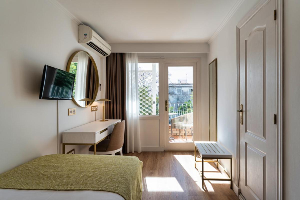 Single Room Balcony