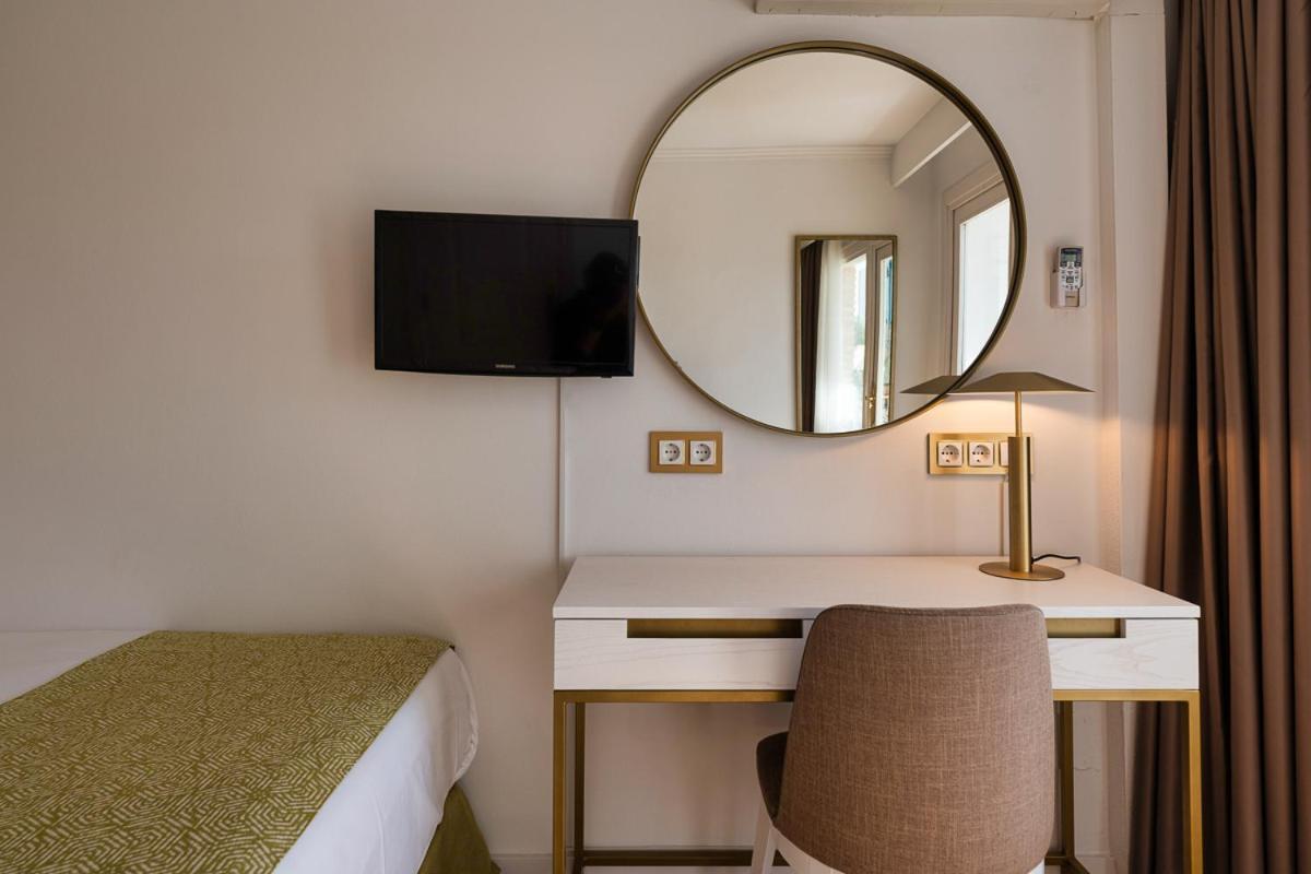 Single Room Balcony