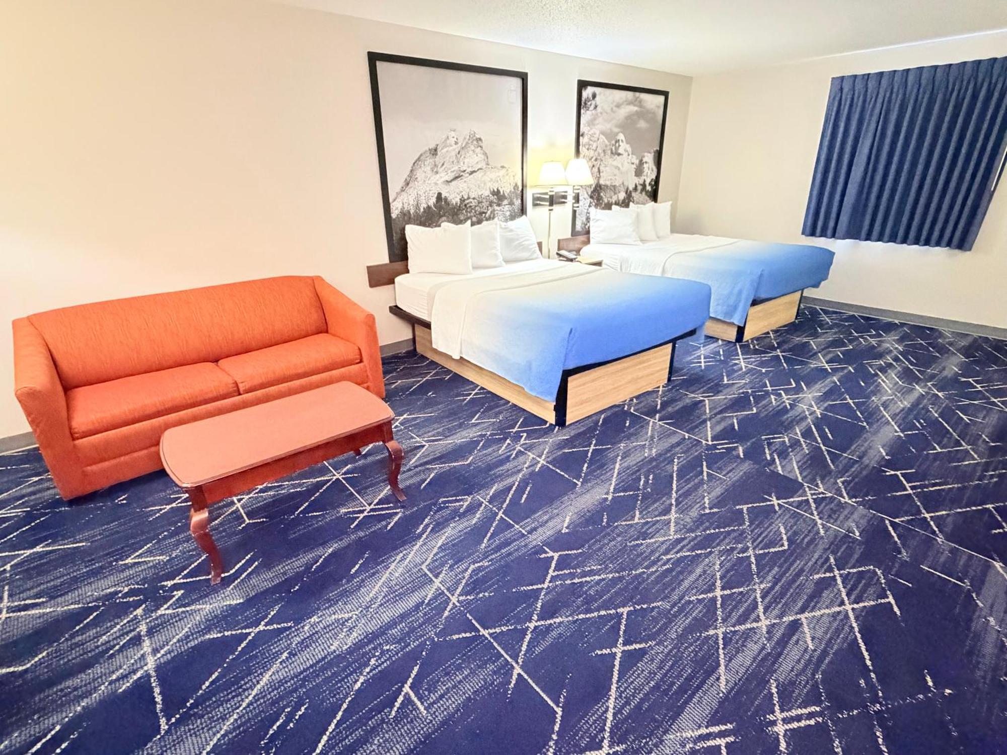Family Suite with Two Queen Beds - Non-Smoking