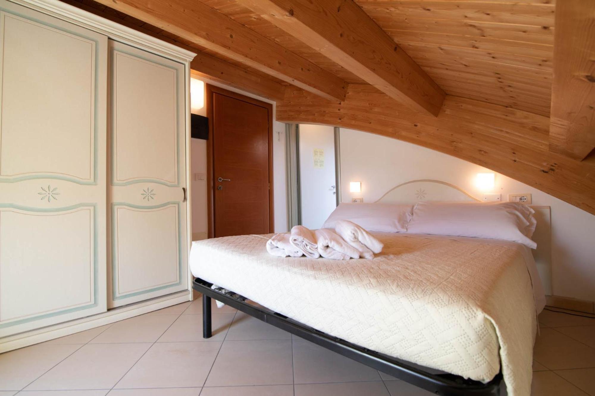 Double Room,1756572501:JPEG