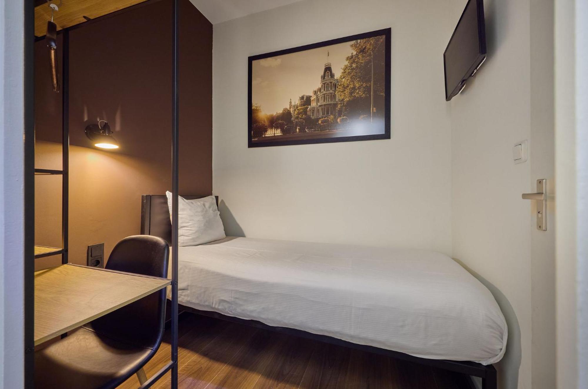 Low Budget Single room,1758263663:JPEG