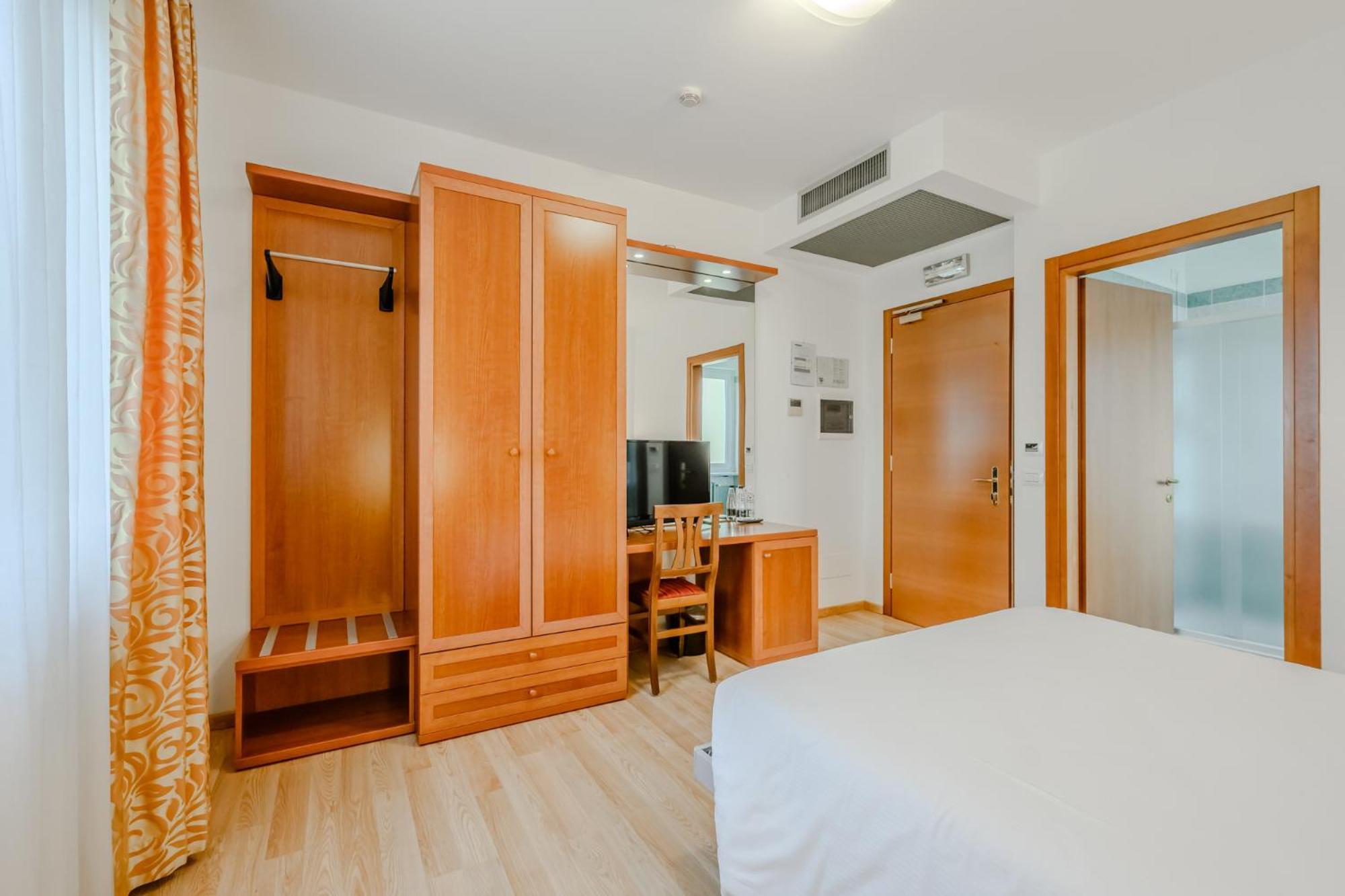 Standard Double Room,1758284520:JPEG