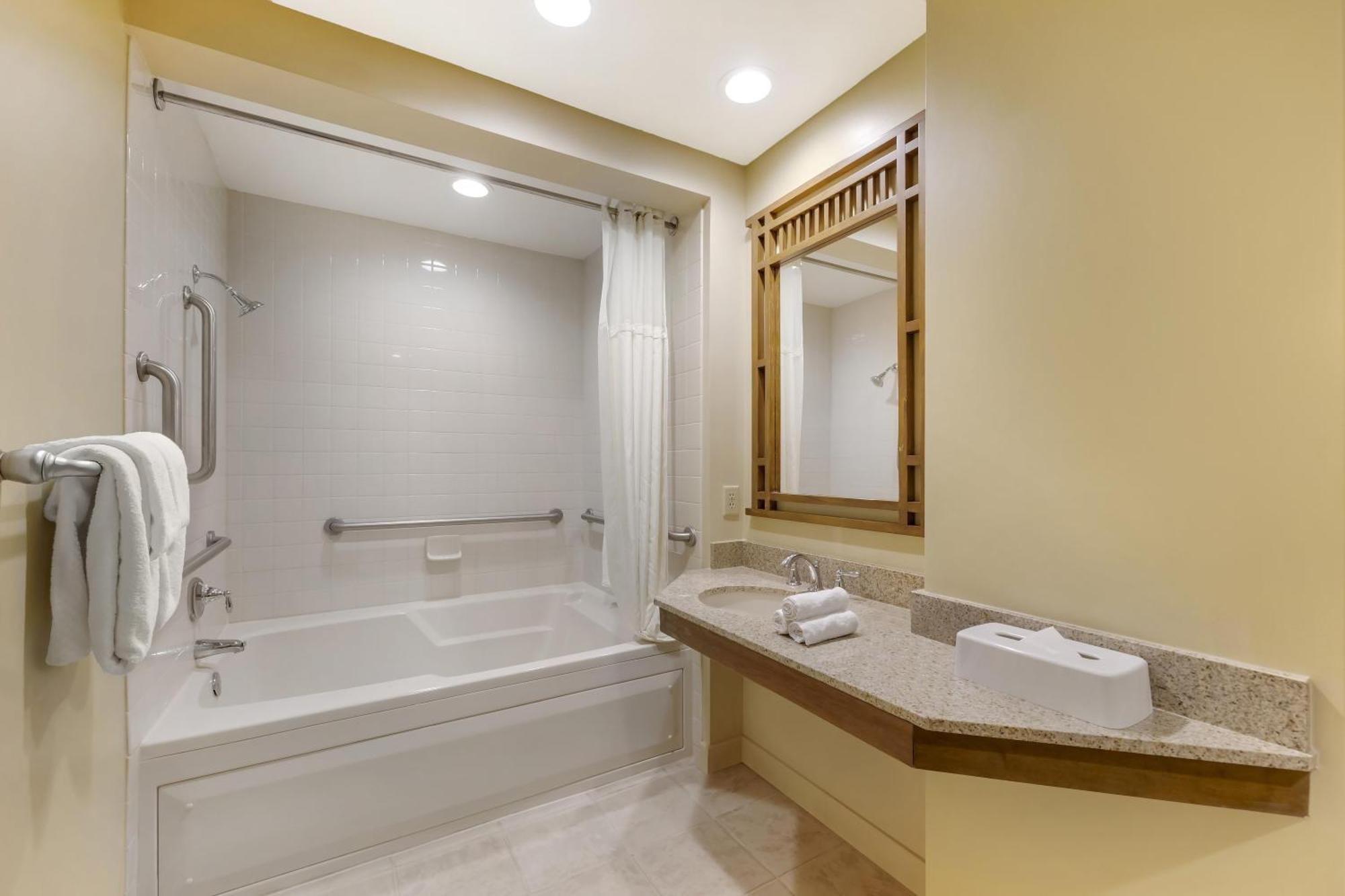 1 BEDROOM 1 KING SUITE ACCESSIBLE TUB