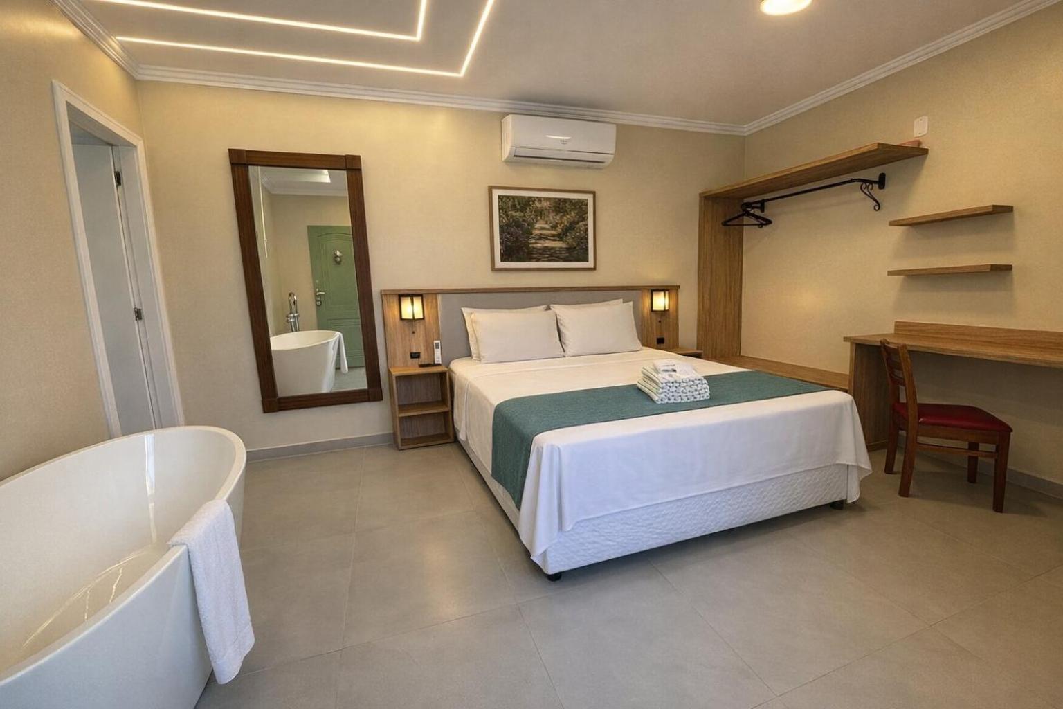 Queen Suite Spa Bath