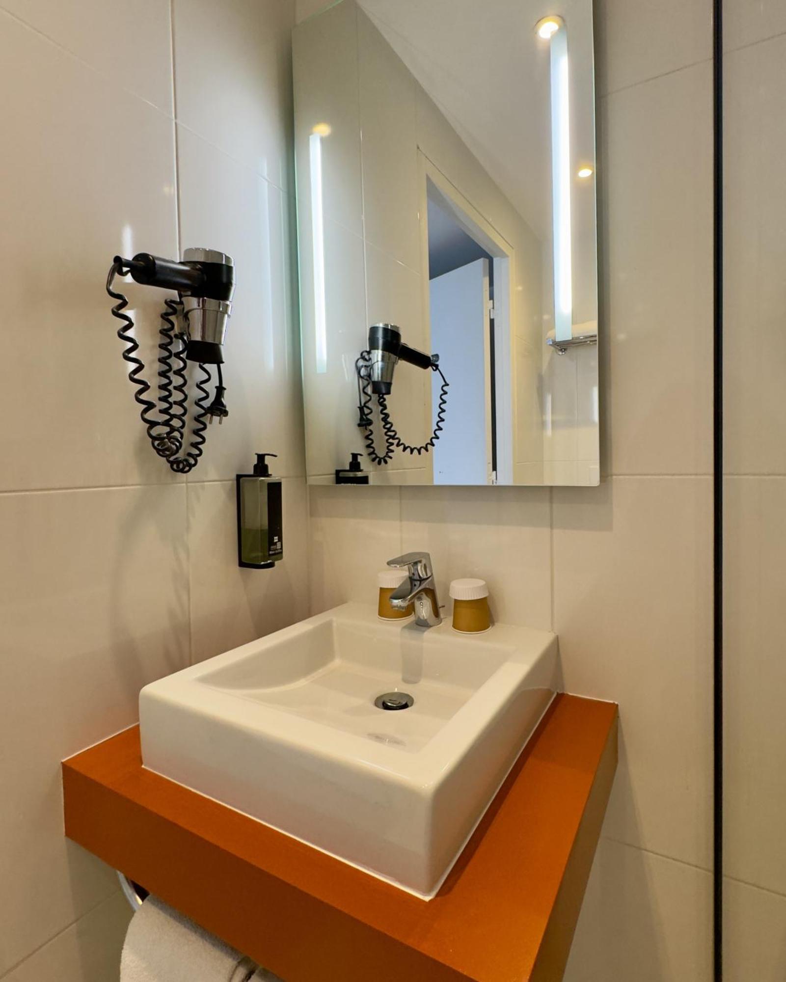 Double Room,1758350518:JPEG