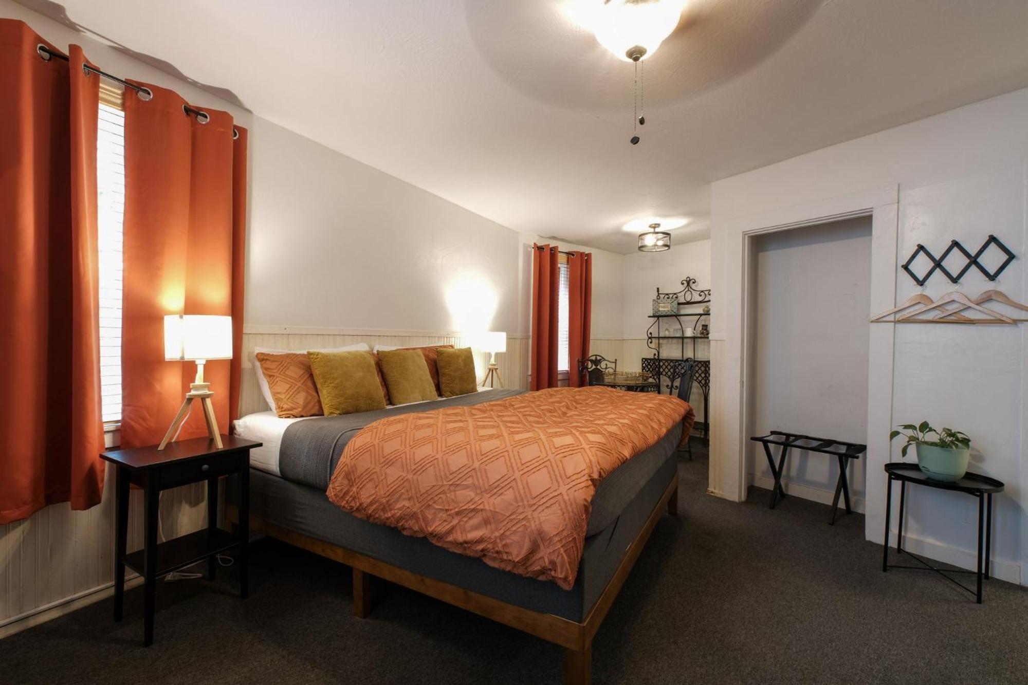 Deluxe King Room,1758493289:JPEG