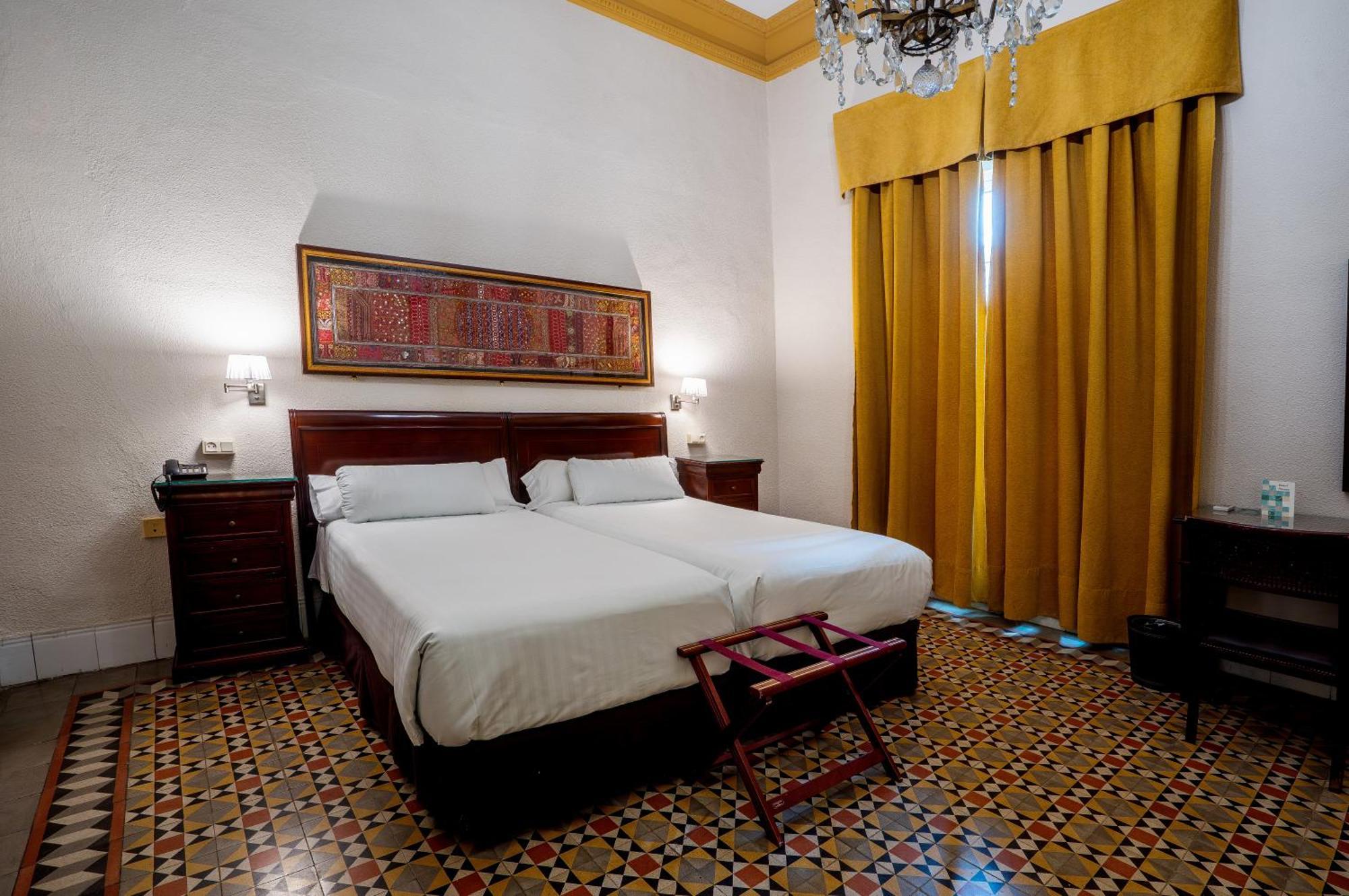 Quarto Superior com Cama de Casal ou 2 de Solteiro