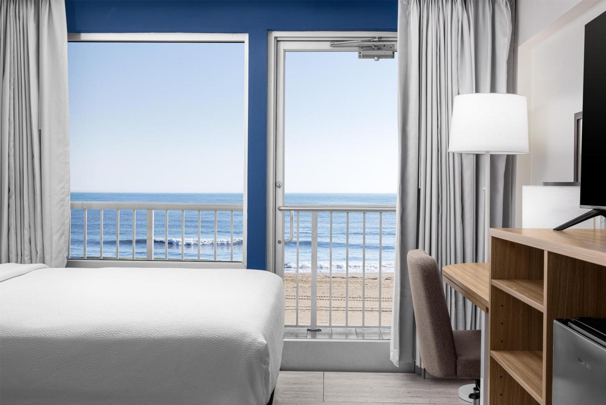 Oceanfront Queen Room Two Queen Beds,1758548448:JPEG