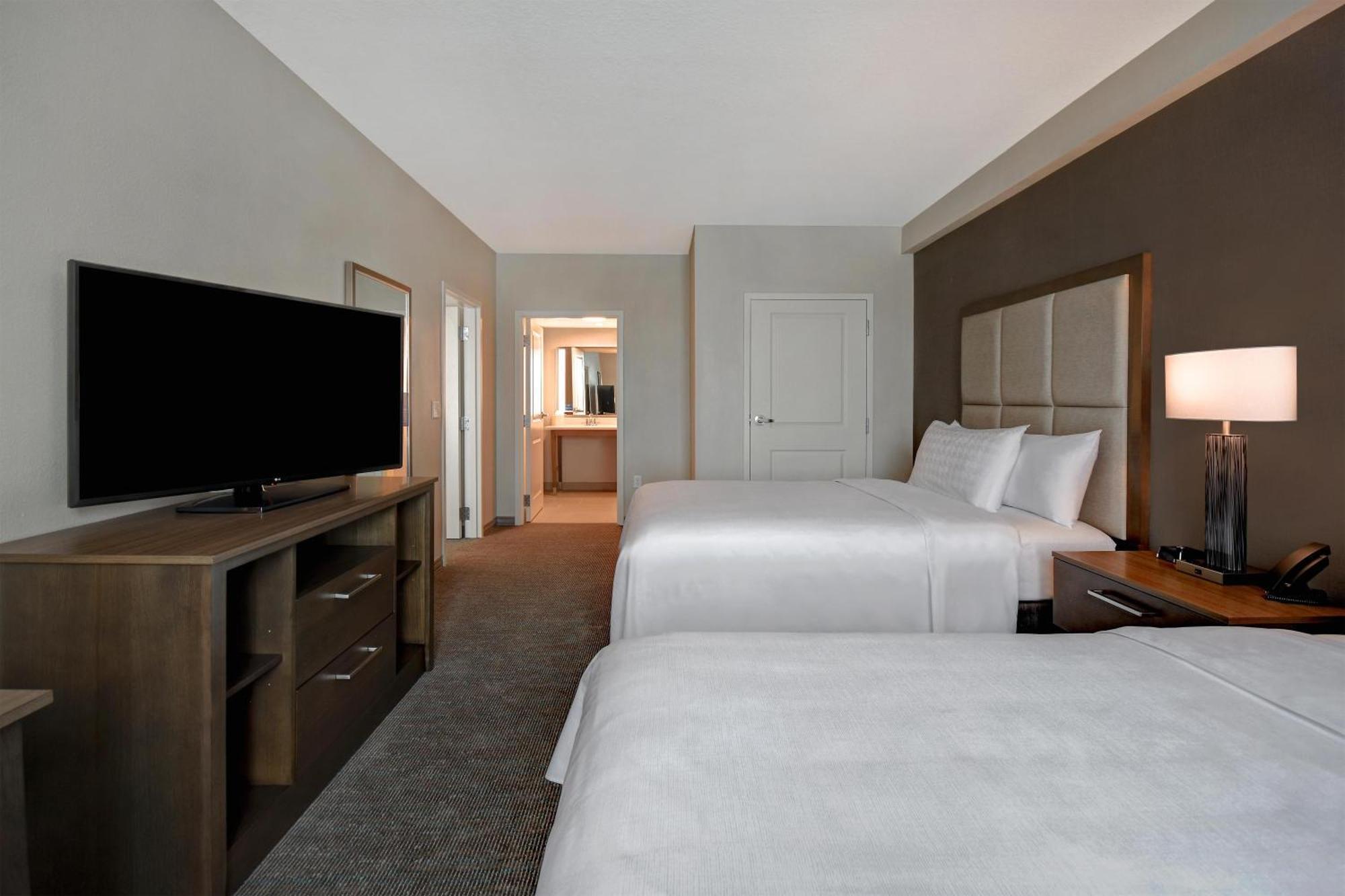 One-Bedroom Queen Suite with Two Queen Beds - Non-Smoking