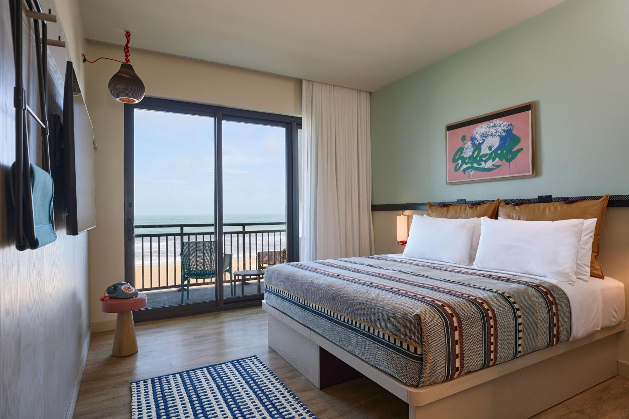 King Room Oceanfront View Hearing Accessible,1759093085:JPEG