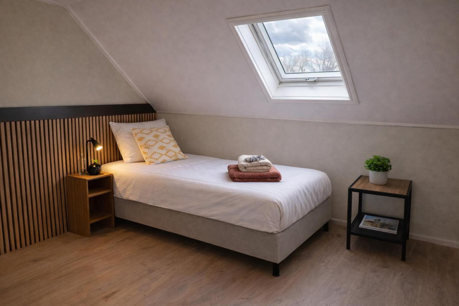 Single Room Private Bathroom