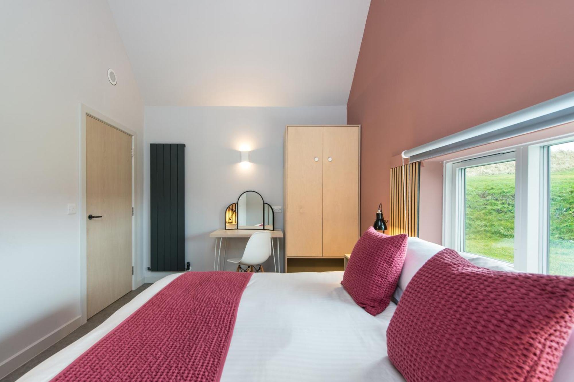Three Bedroom Lodge (Hot Tub) (Pets Allowed)