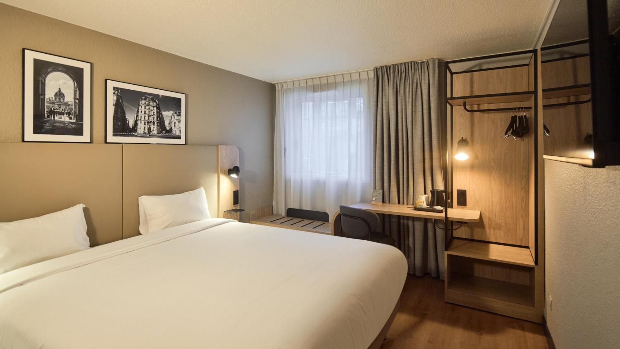 Standard Queen Room