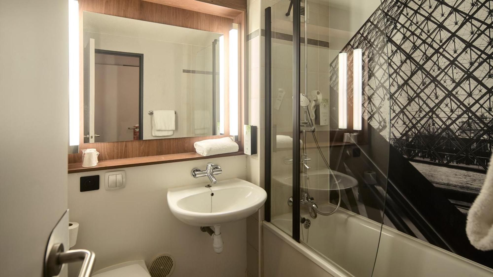 Standard Queen Room