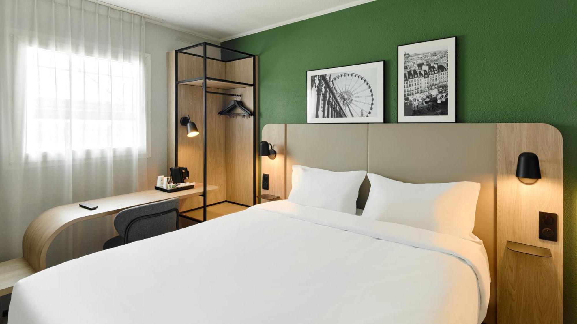 Standard Queen Room