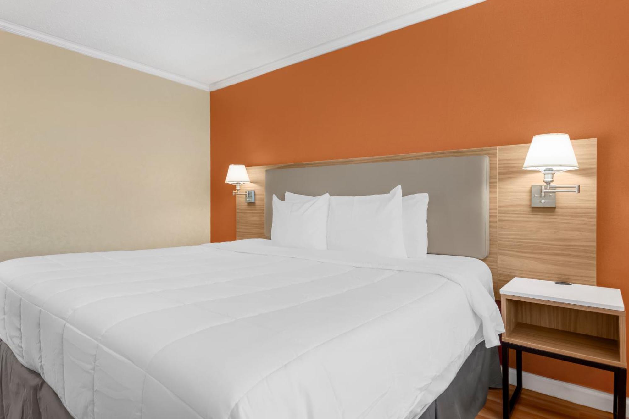 Standard King Room - Non-Smoking