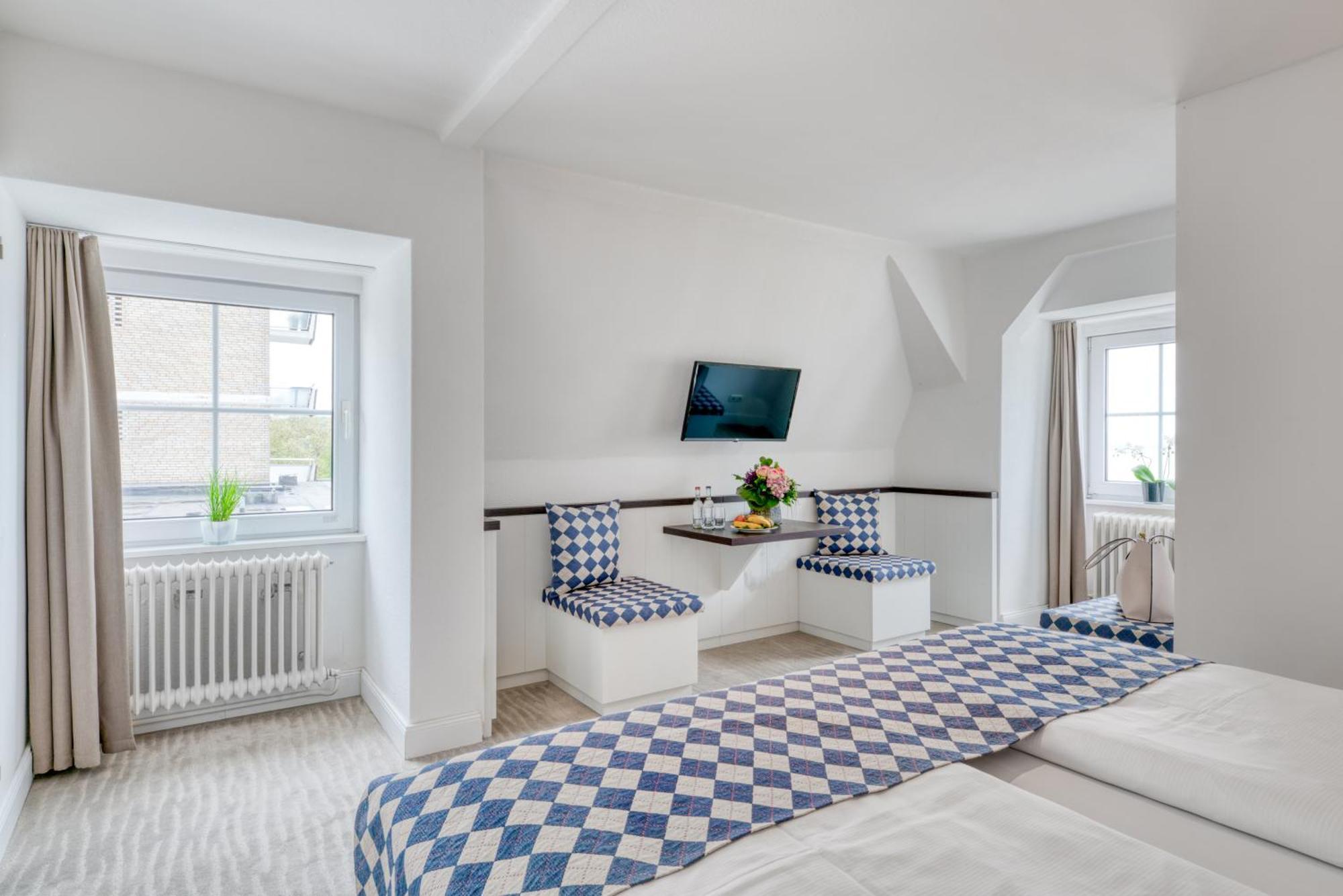 Double or Twin Room Partial Sea View