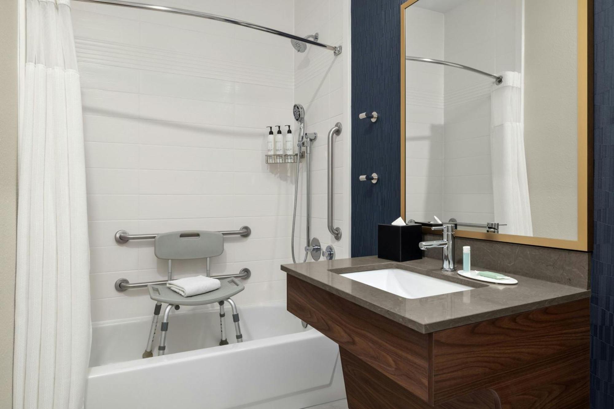 King Room Adapted Tub Mobility Hearing Accessible
