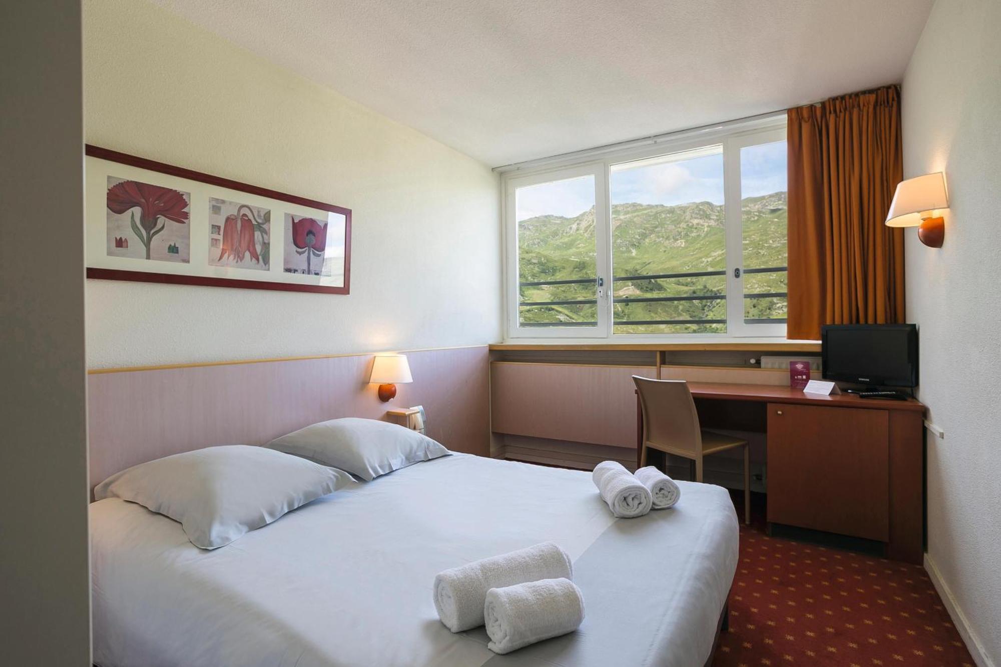 Double Room Mountain View