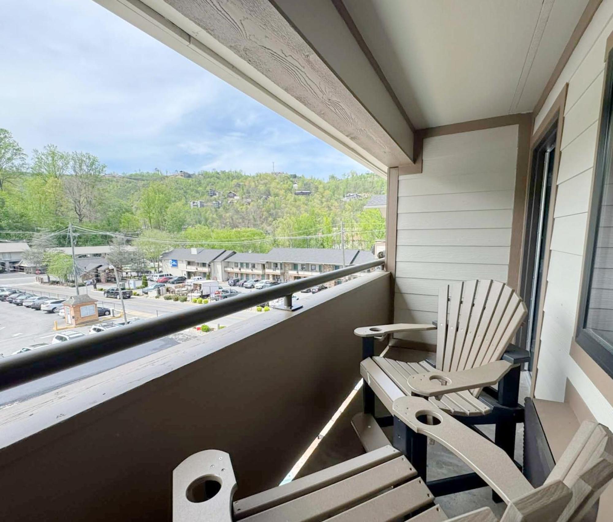 King Room with Balcony - Non-Smoking