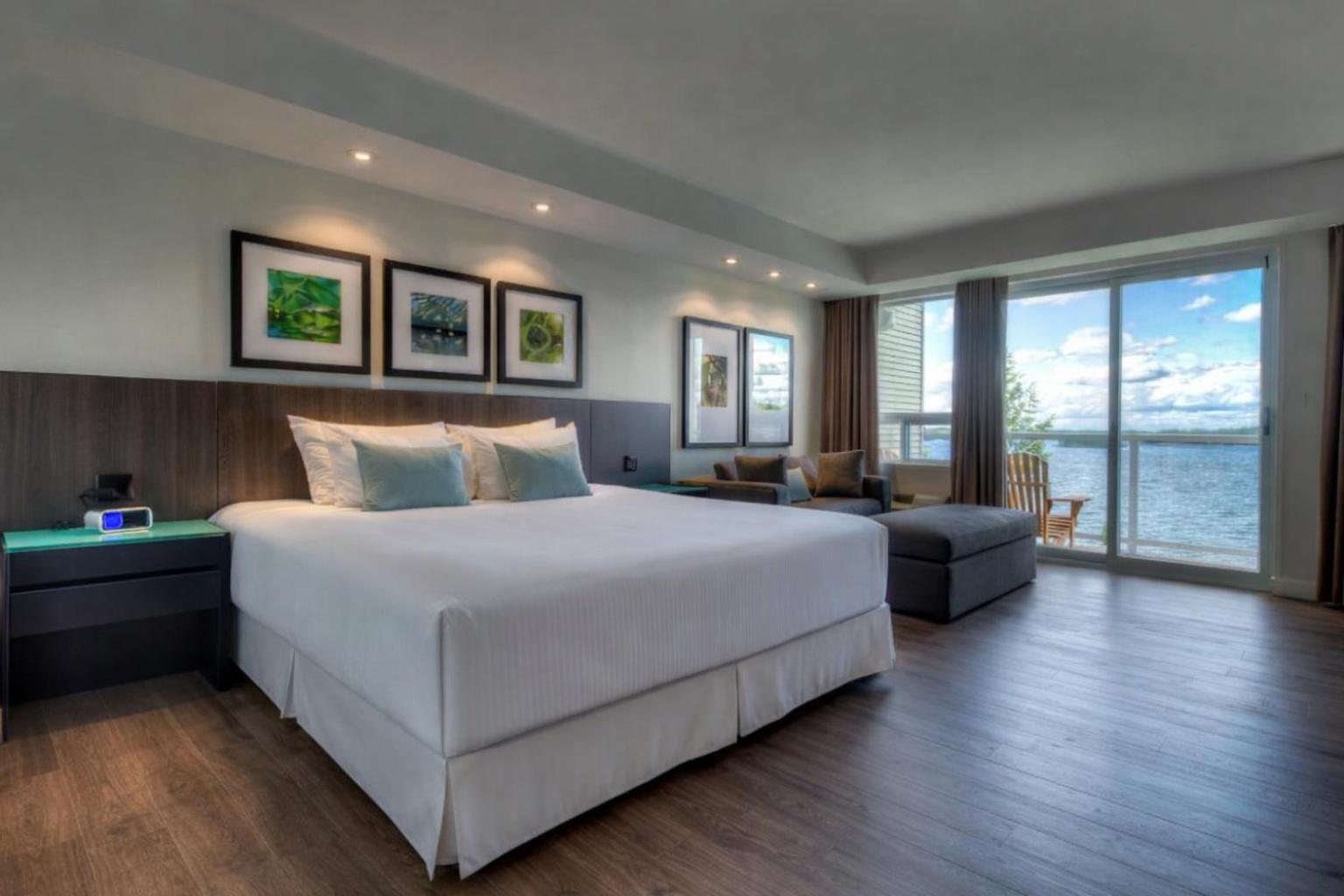 Lake Side Room One King Bed - First Floor