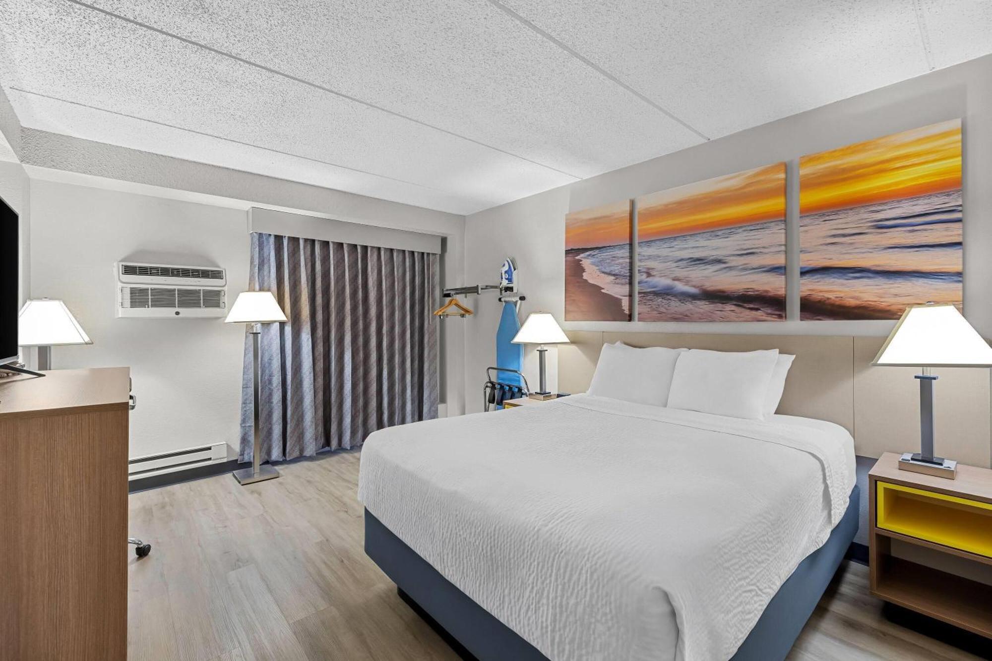 Queen Room Pool View