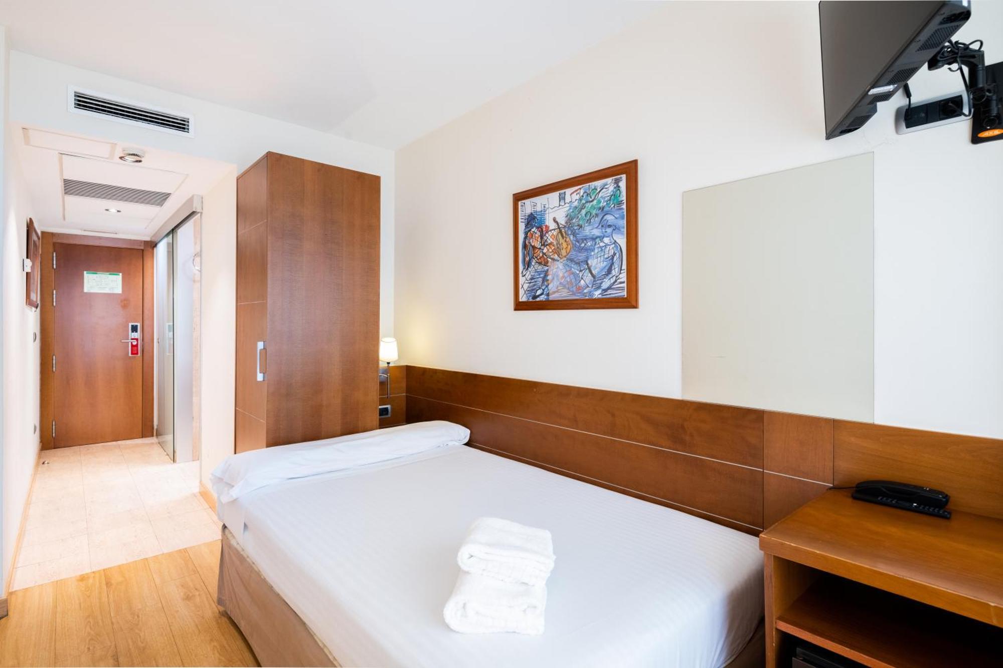 Single Room,1765814685:JPEG