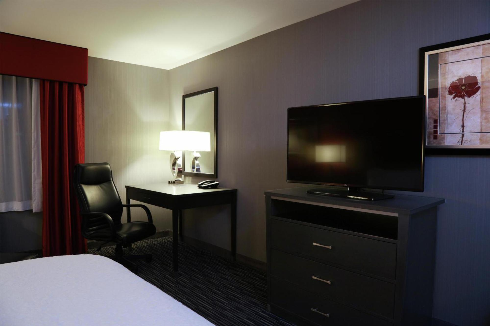 King Room with Accessible Tub - Mobility and Hearing Access/Non-Smoking