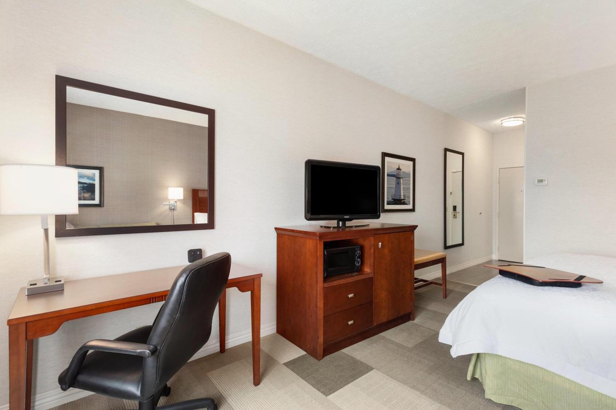 King Room with Sofa Bed and Study - Non-Smoking