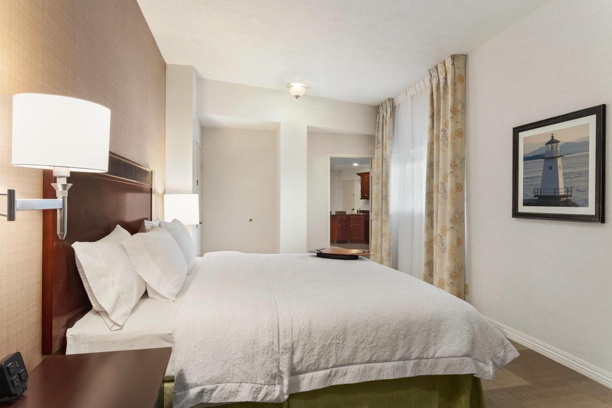 One-Bedroom King Suite with Kitchen - Non-Smoking