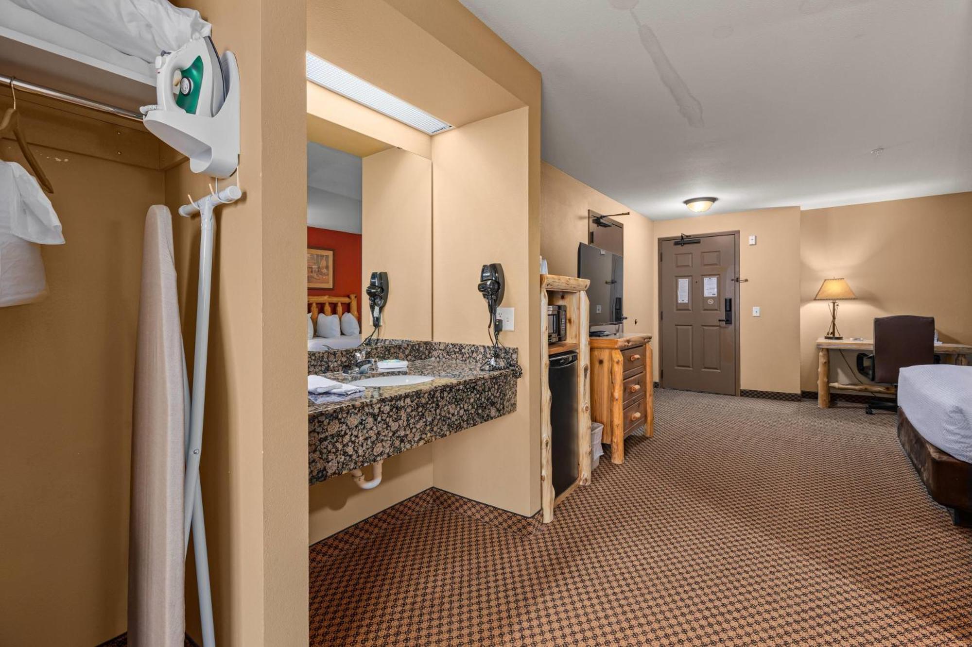 Queen Room with Two Queen Beds - Non-Smoking