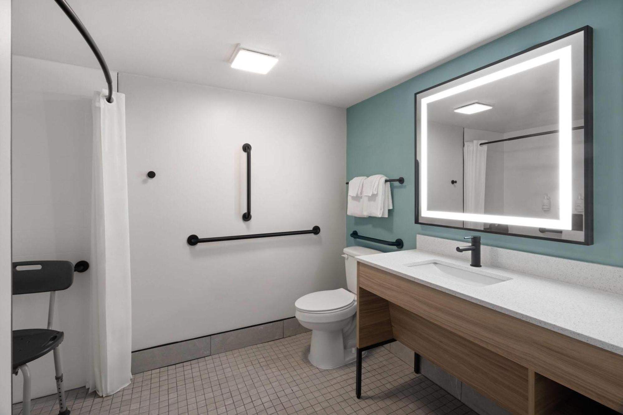 Queen Room - Mobility/Hearing Accessible with Roll-In Shower/Non-Smoking