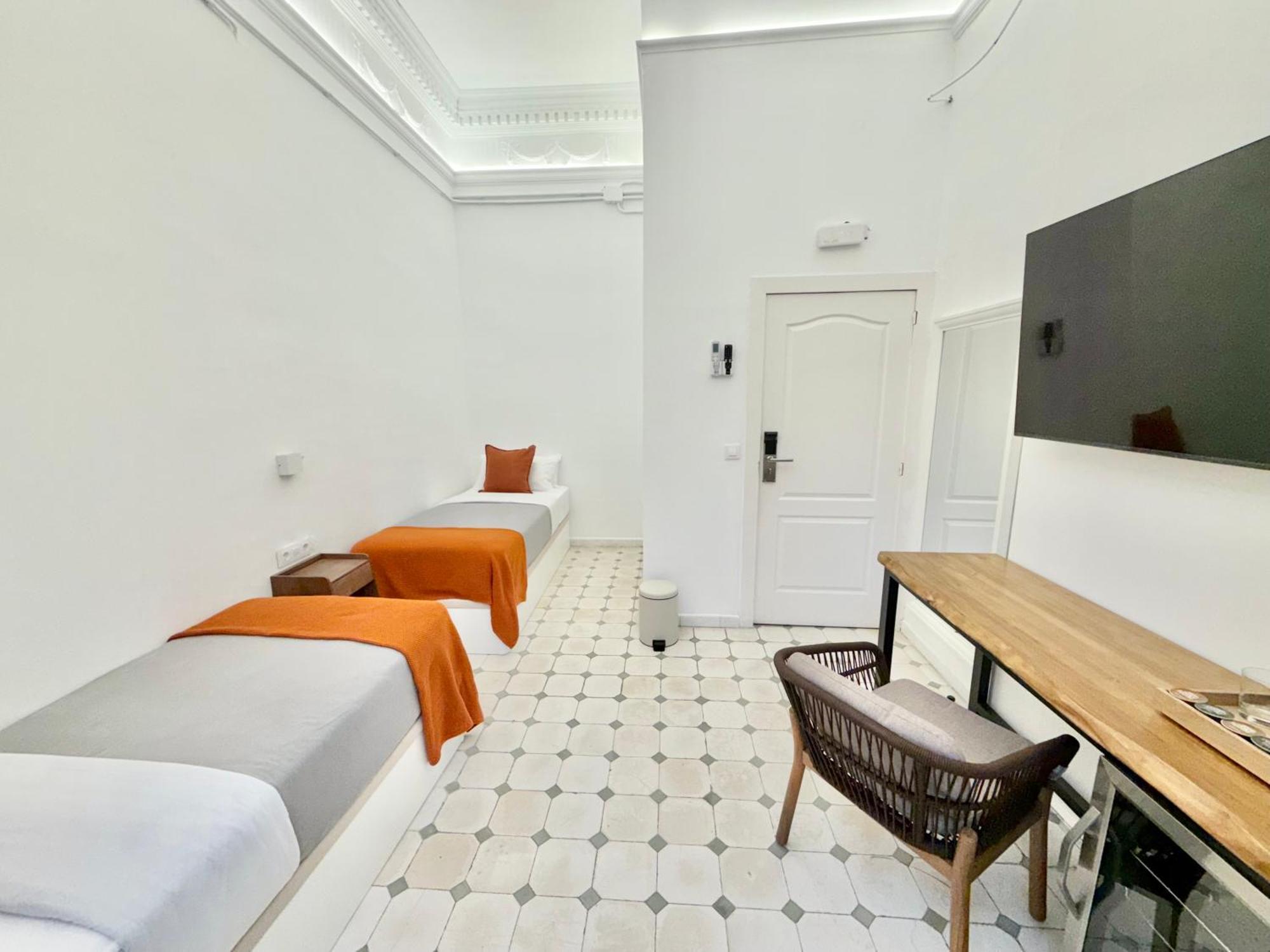 Doppel-/Zweibettzimmer mit eigener Terrasse