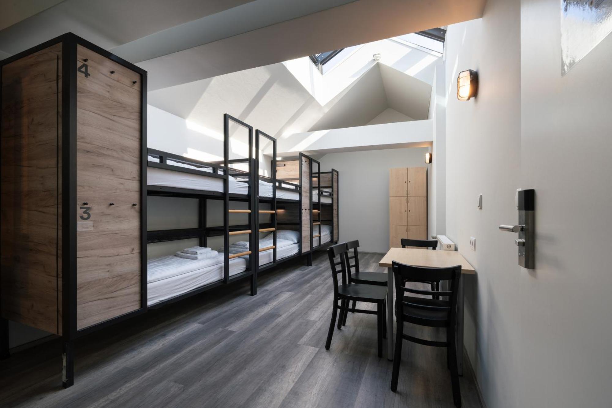 Bed 8-Bed Dormitory Room