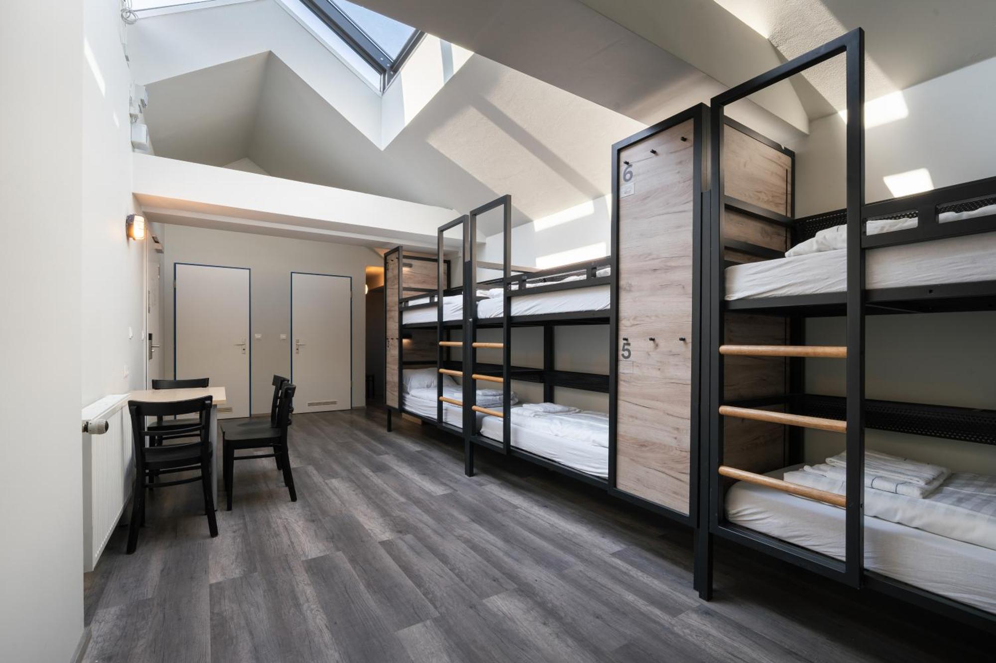 Bed 8-Bed Dormitory Room