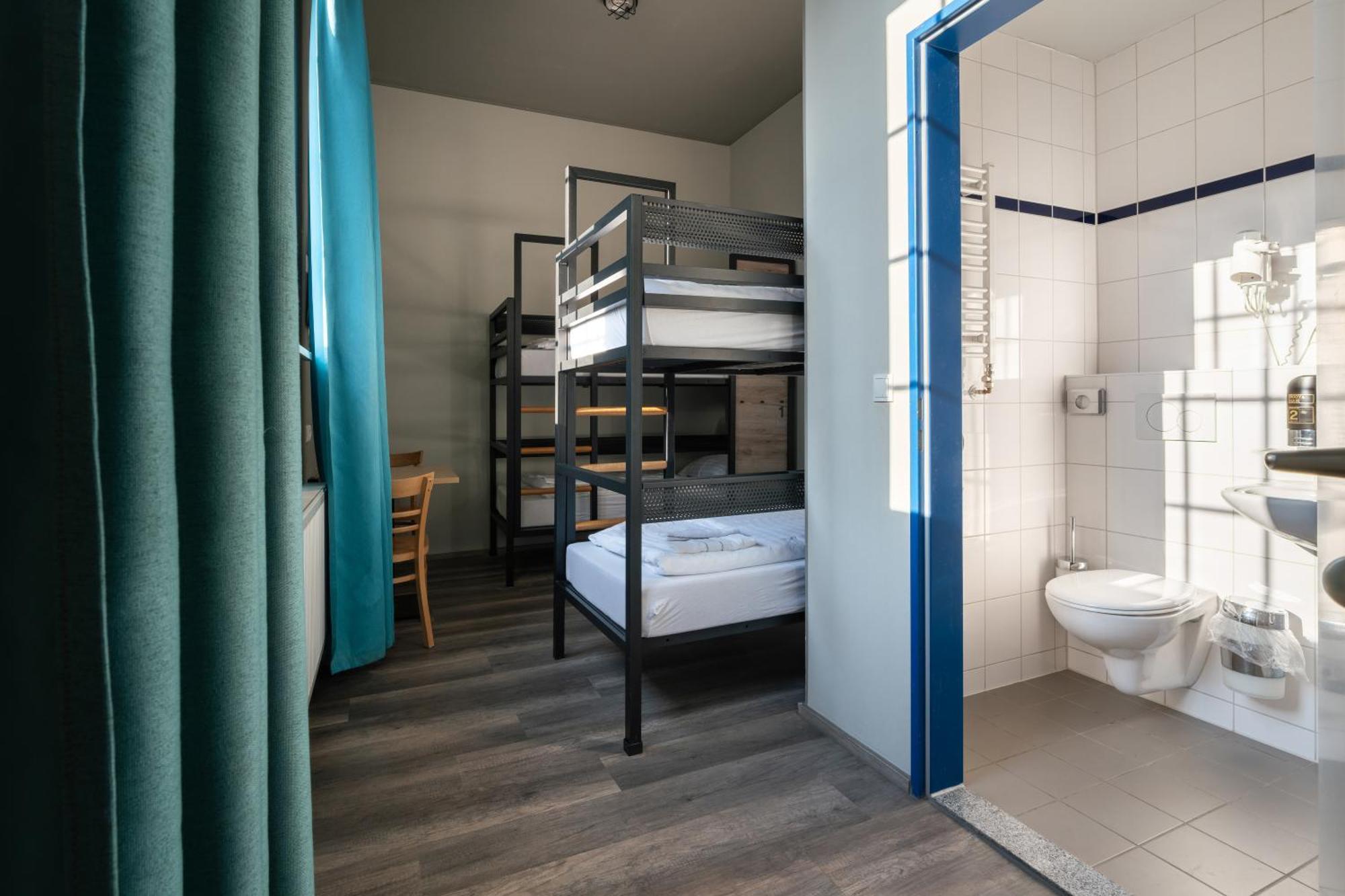 Bed 8-Bed Dormitory Room