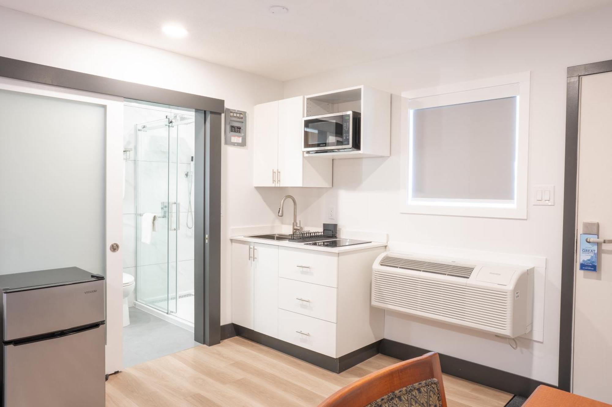 Business Suite with Two Queen Beds - Non-Smoking