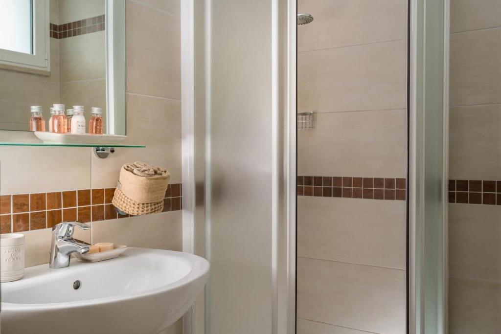Deluxe Quadruple Room,1766685385:JPEG