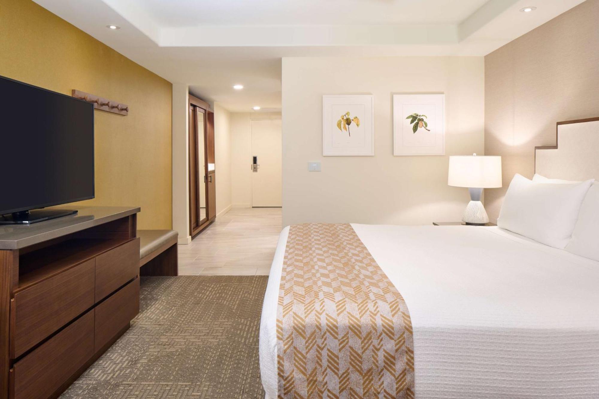 Accessible Premium Courtyard View 1 King Bed